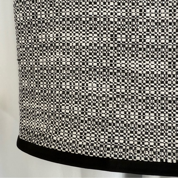 White House Black Market Black White Tweed Pencil Skirt Size 10 Lined - Picture 4 of 7